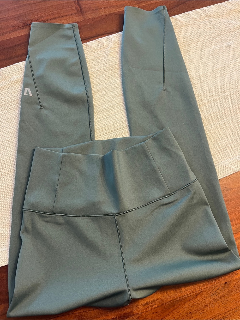 NWOT Vuori High-Waist Leggings in Sage Green